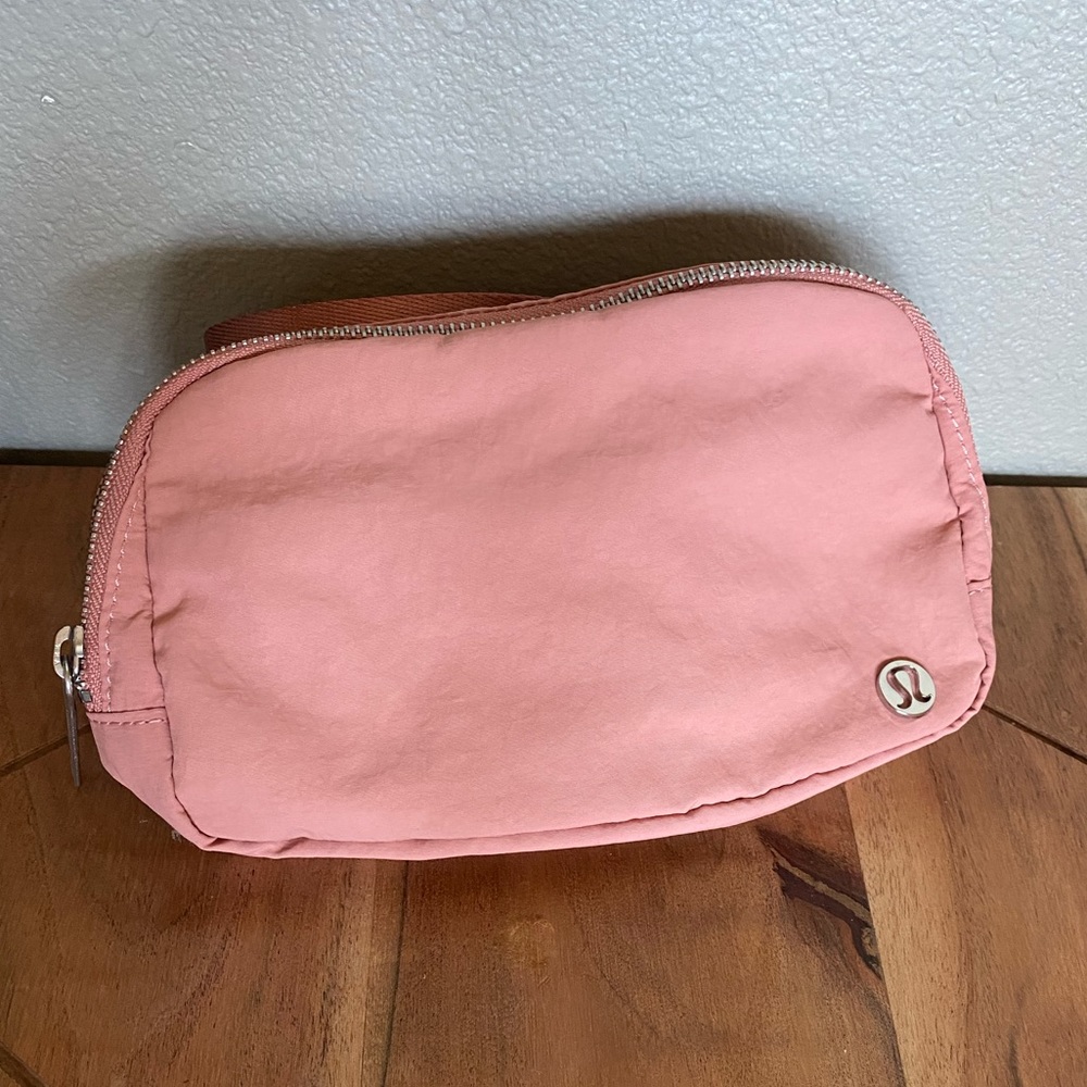 Lululemon Everywhere Belt Bag
